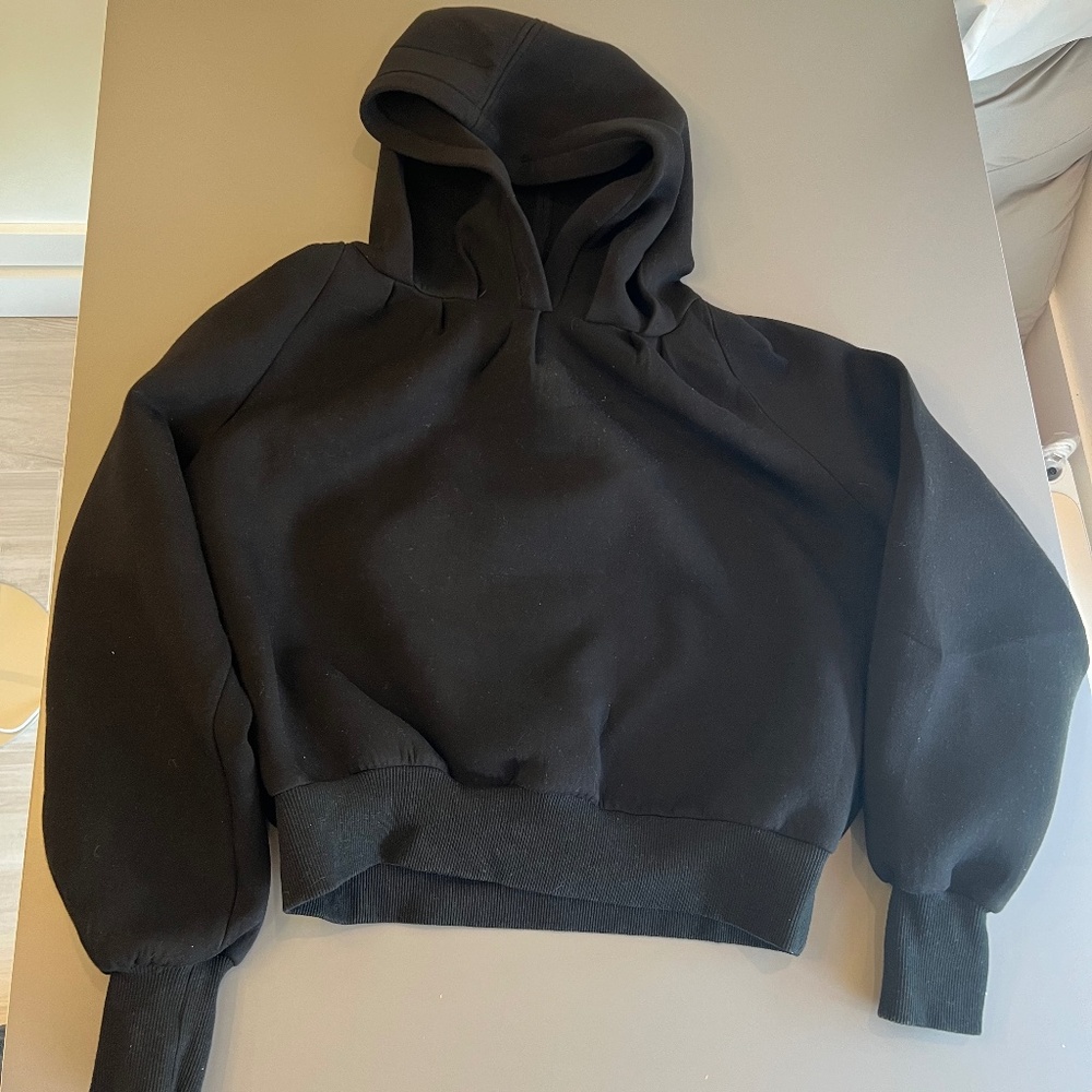 Black crop hoodie